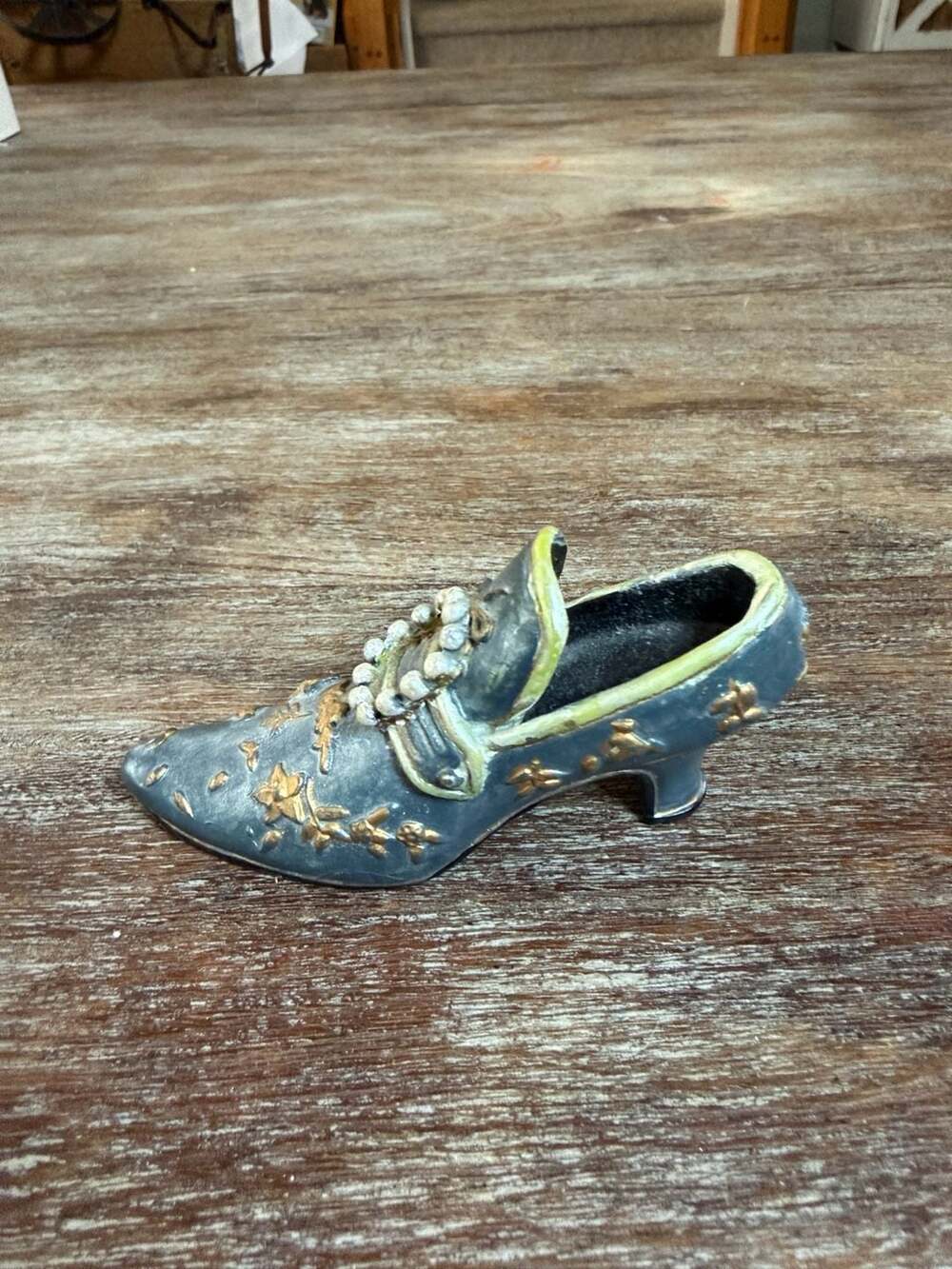 J's Collection Vintage 1999 Victorian Style Decorative Mini Shoe Figurine